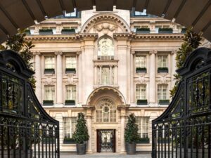 7 Luxurious Hotels in London